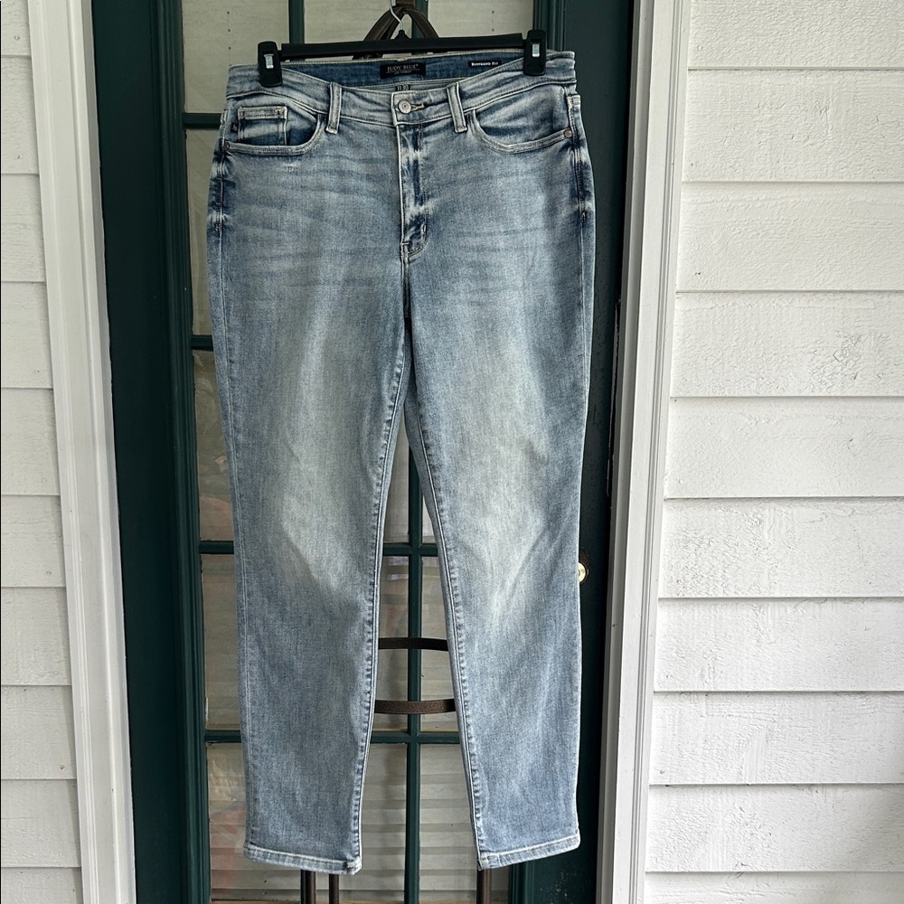 Judy Blue Boyfriend Fit Light Wash Jeans 11 / 30